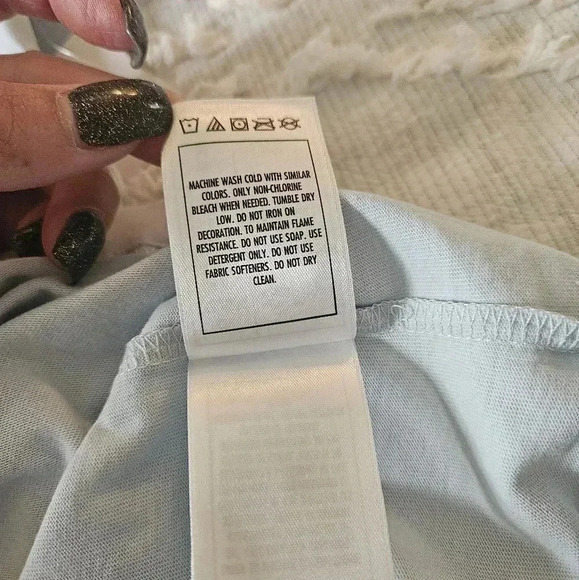 NWT Shanghai Disneyland Resort Mickey Mouse in Corn Costume T-Shirt Medium - Picture 7 of 7